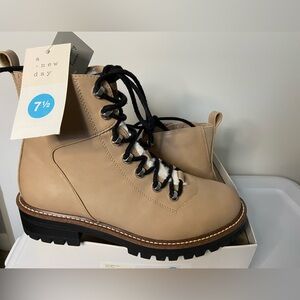 A New Day Leighton Hiking Combat Boots Size 7.5 NWT!